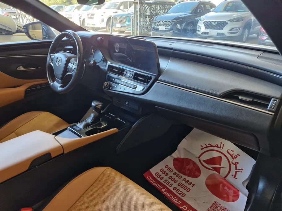 لكزس ES 300 AH Hybrid  2023 