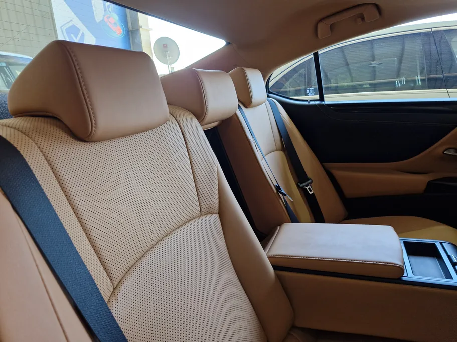 لكزس ES 300 AH Hybrid  2023 