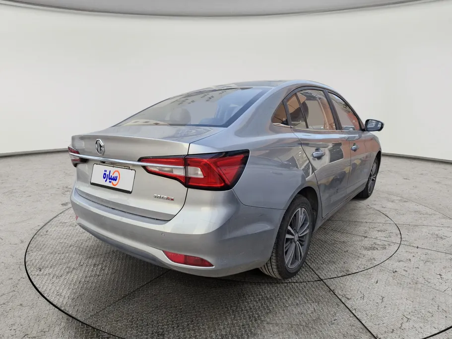 ام جي 5 LUX 2023 