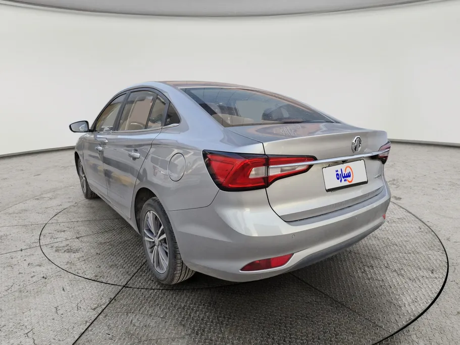 ام جي 5 LUX 2023 