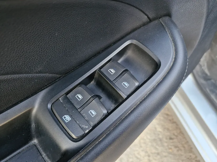 ام جي 5 LUX 2023 