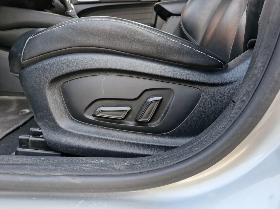 ام جي 5 LUX 2023 