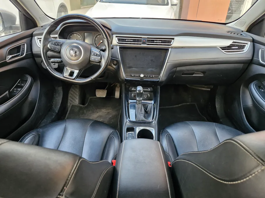 ام جي 5 LUX 2023 