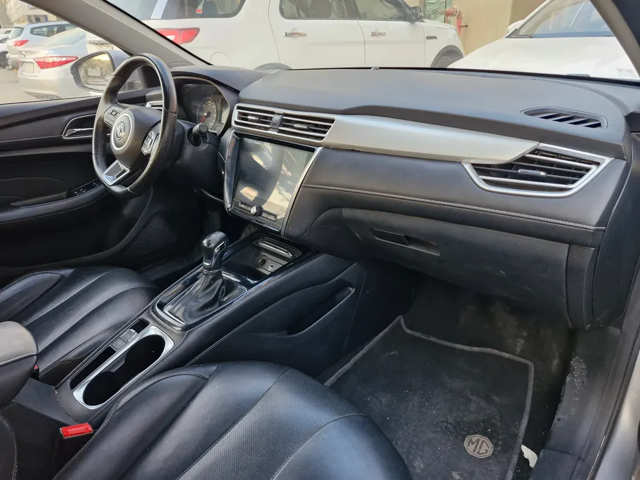 ام جي 5 LUX 2023 