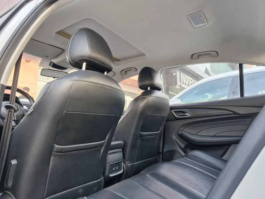 ام جي 5 LUX 2023 