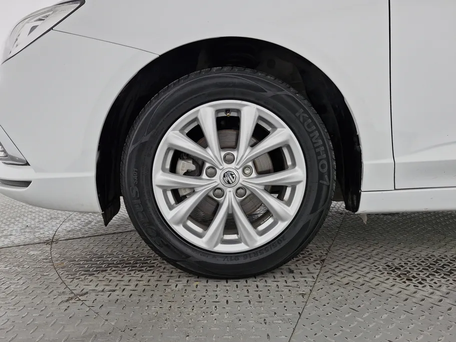 ام جي 5 STD 2023 