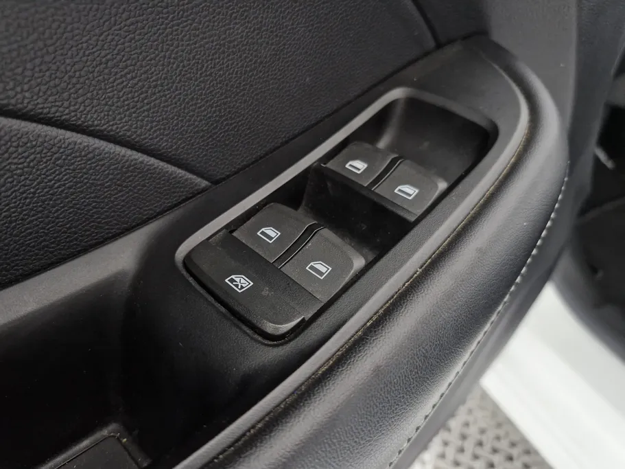 ام جي 5 STD 2023 