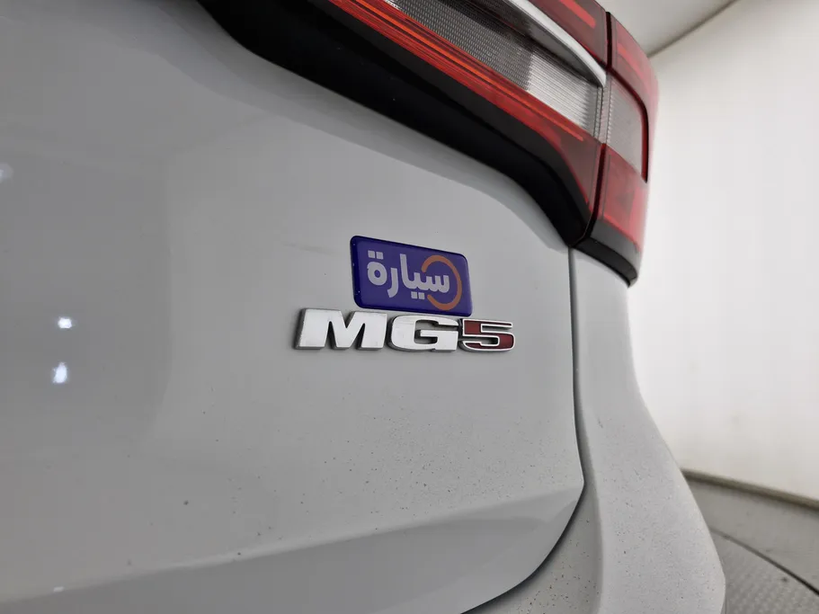 ام جي 5 STD 2023 