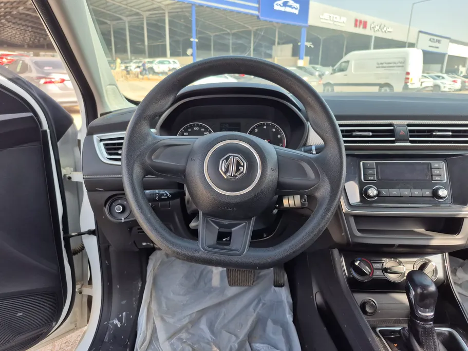 ام جي 5 STD 2023 