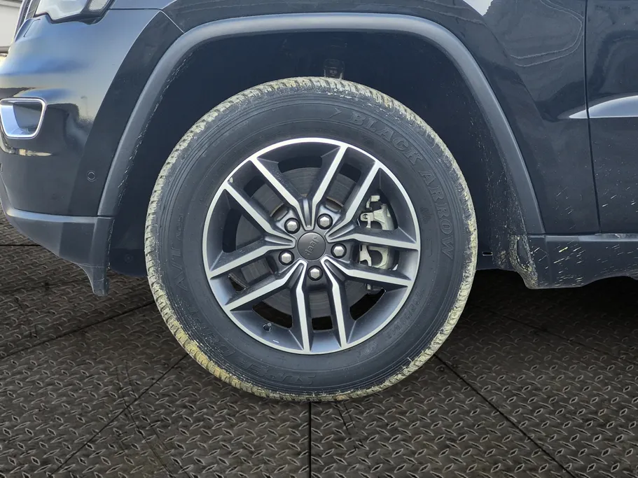 جيب جراند شيروكي لاريدو 2021 