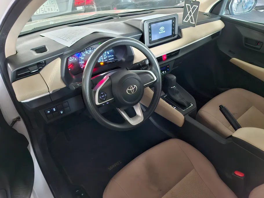 2023 Toyota Yaris  Y 