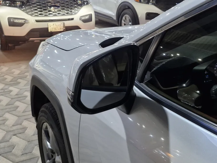 تويوتا راف فور LE 2023 