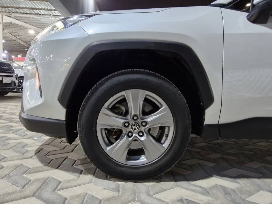 تويوتا راف فور LE 2023 