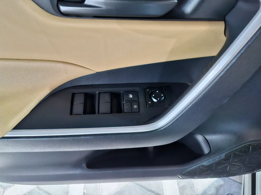 تويوتا راف فور LE 2023 