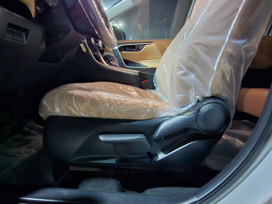 تويوتا راف فور LE 2023 