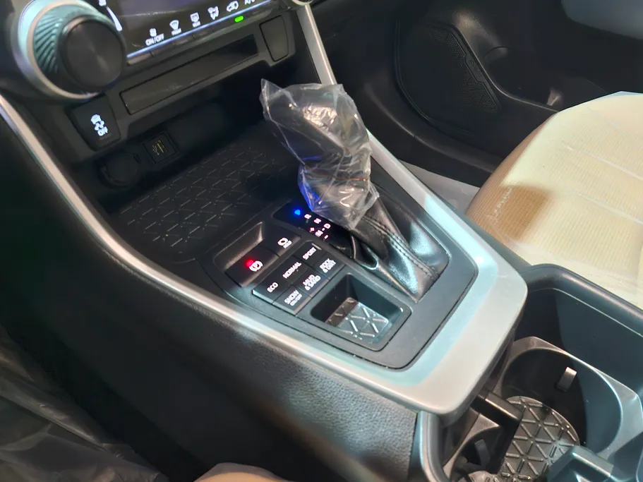 تويوتا راف فور LE 2023 