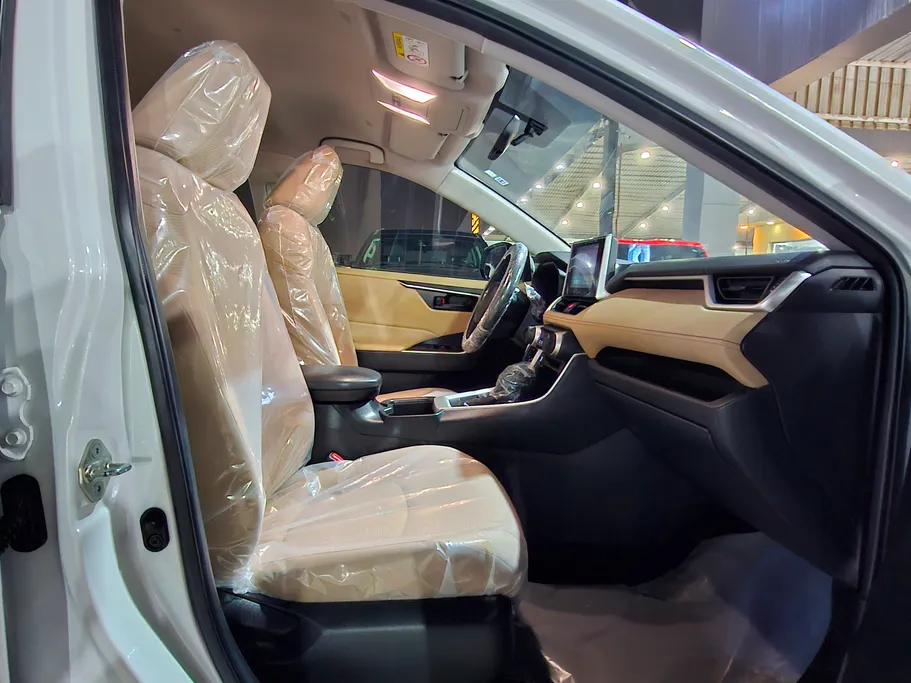 تويوتا راف فور LE 2023 