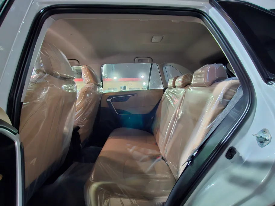 تويوتا راف فور LE 2023 