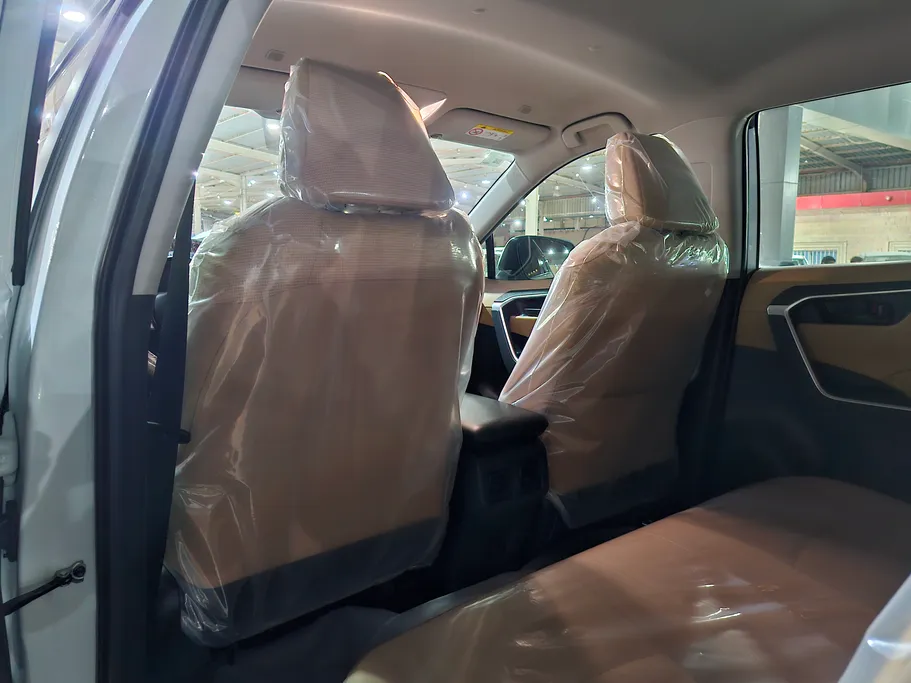 تويوتا راف فور LE 2023 