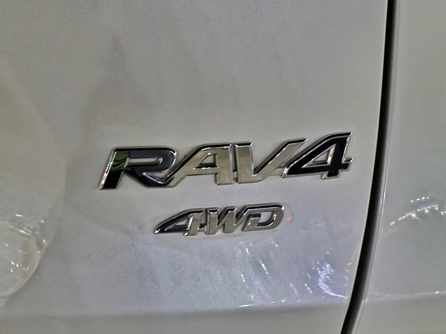 تويوتا راف فور LE 2023 