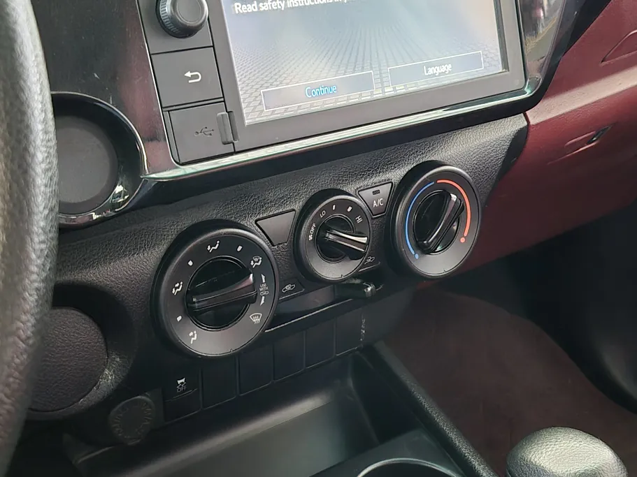 2022 Toyota Hilux GLX 