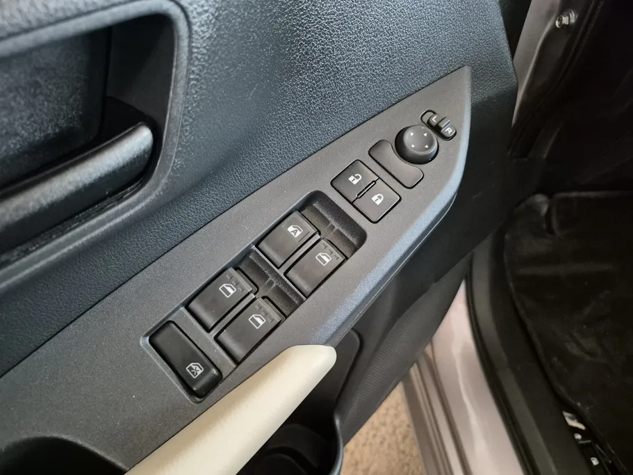 2023 Toyota Yaris  Y FLT 