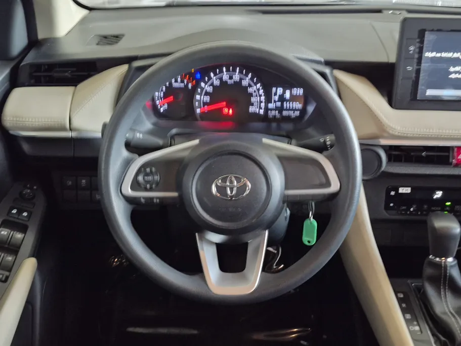 2023 Toyota Yaris  Y FLT 