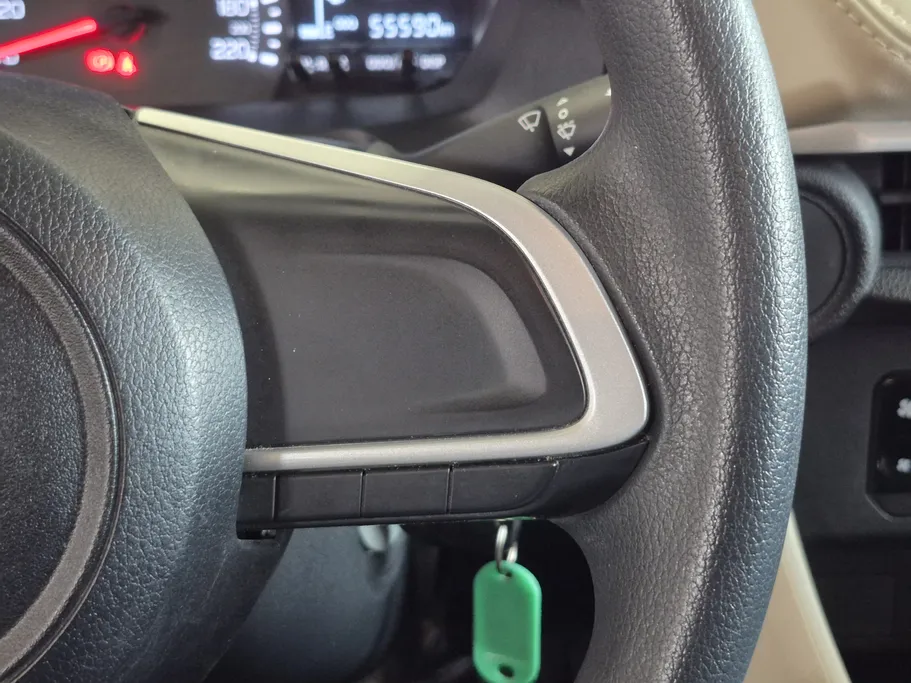 2023 Toyota Yaris  Y FLT 