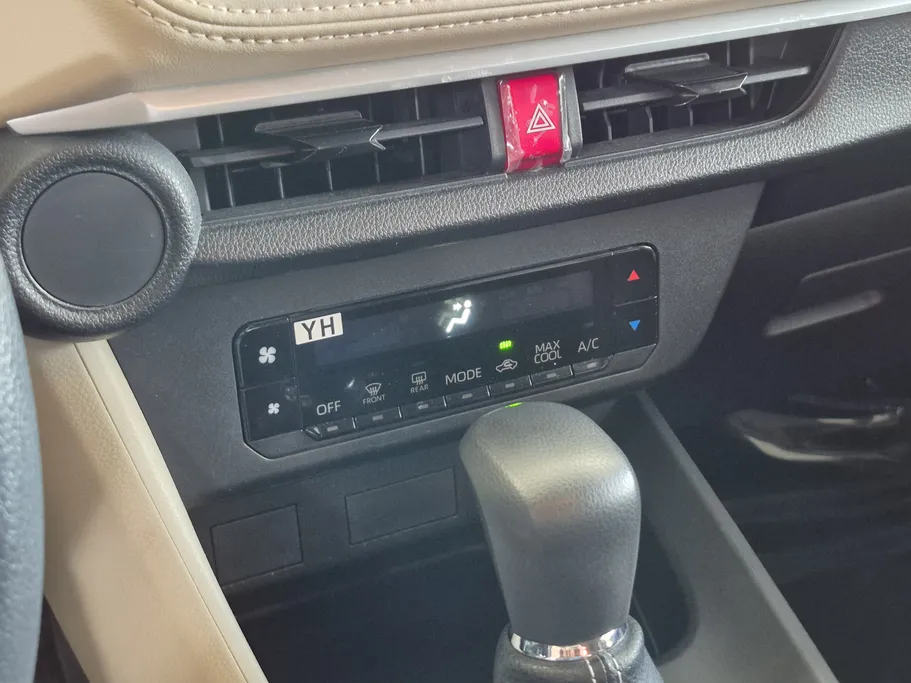 2023 Toyota Yaris  Y FLT 