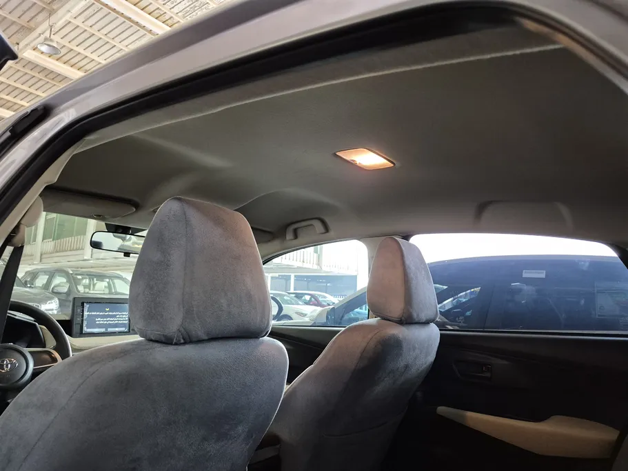 2023 Toyota Yaris  Y FLT 