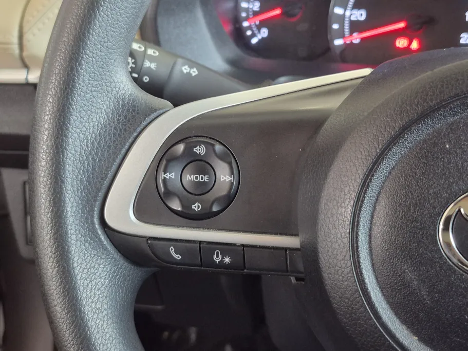 2023 Toyota Yaris  Y FLT 