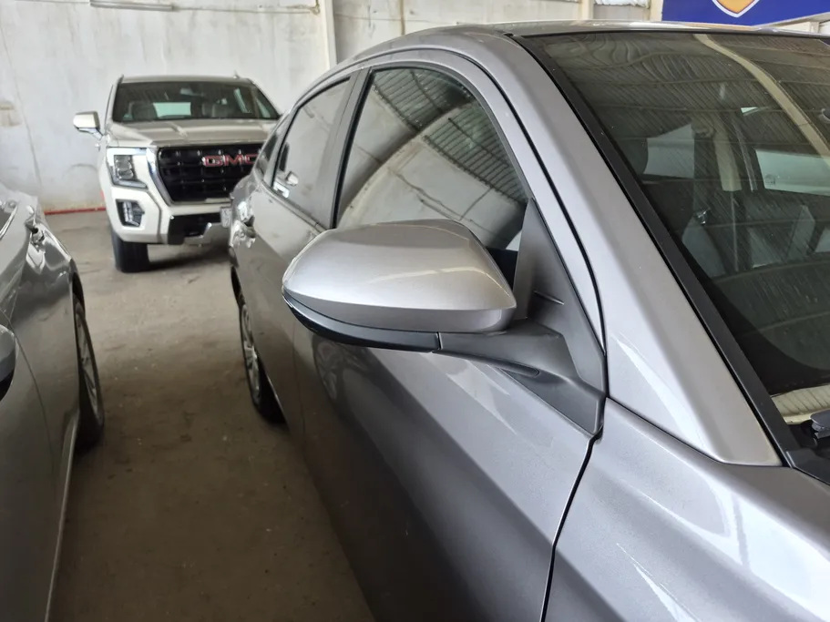 2023 Toyota Yaris  Y FLT 