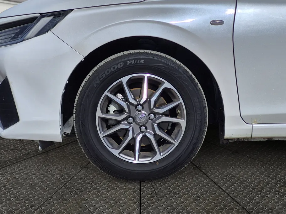 2024 Toyota Yaris  Y 