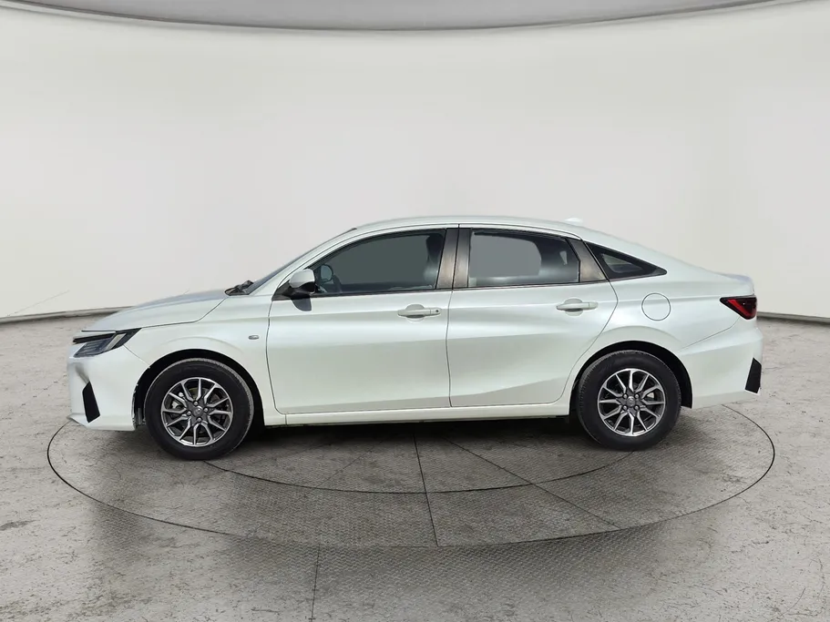 2024 Toyota Yaris  Y 