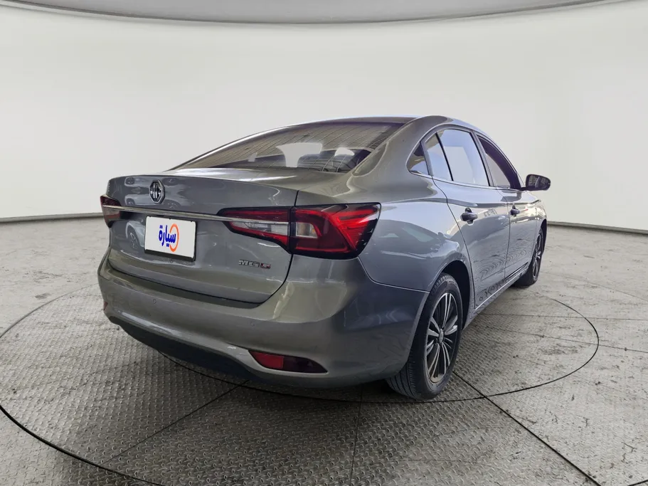 ام جي 5 LUX 2023 