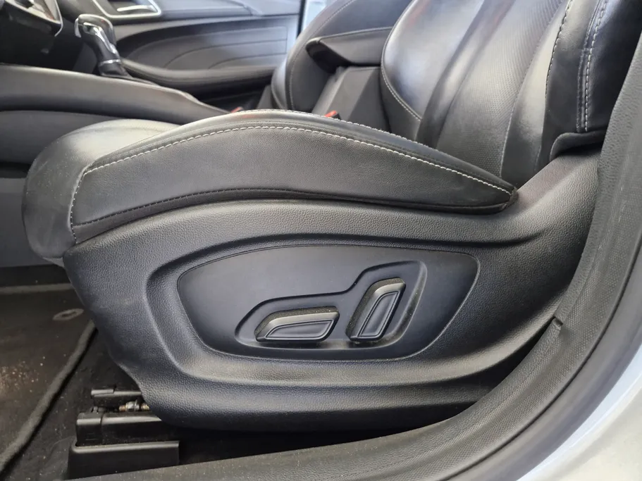 ام جي 5 LUX 2023 