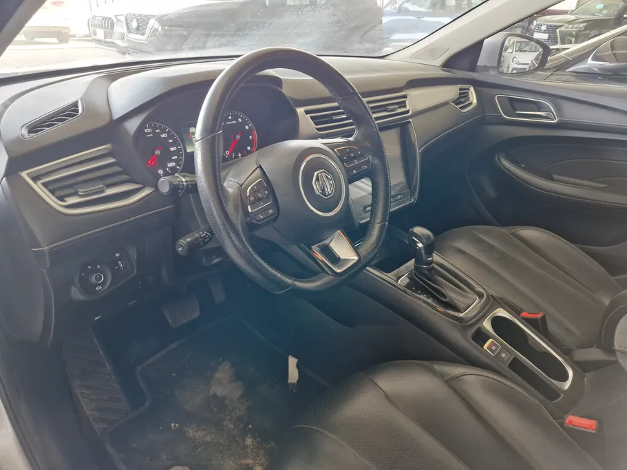 ام جي 5 LUX 2023 