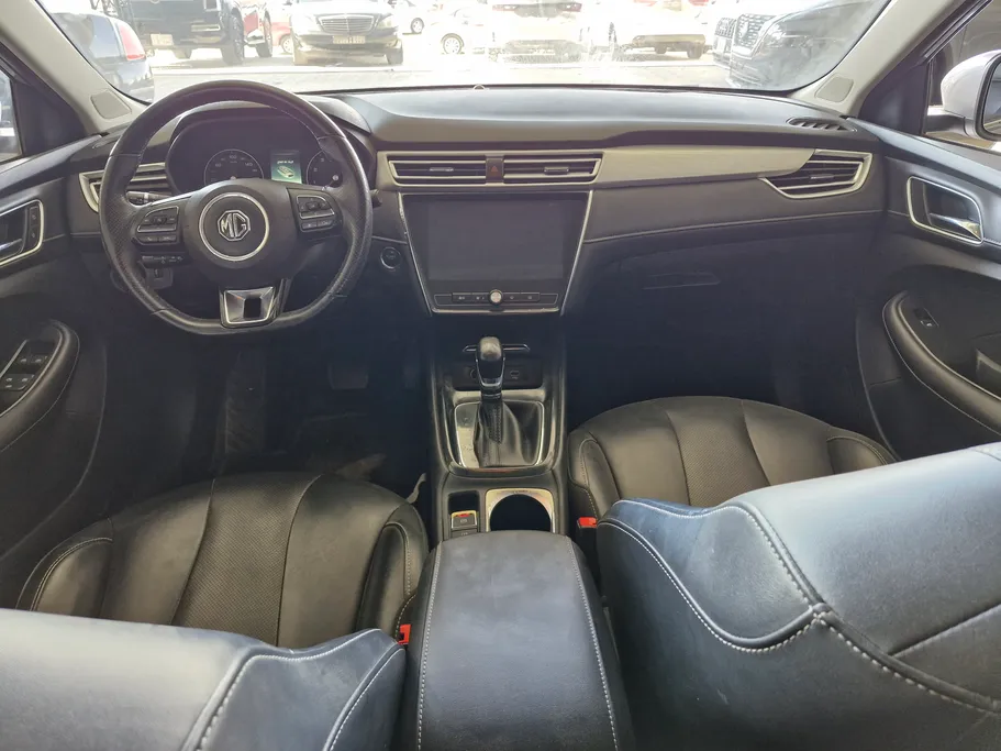 ام جي 5 LUX 2023 