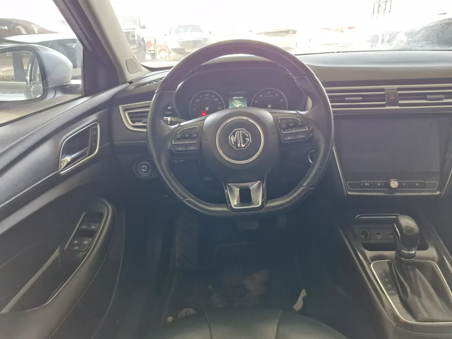 ام جي 5 LUX 2023 