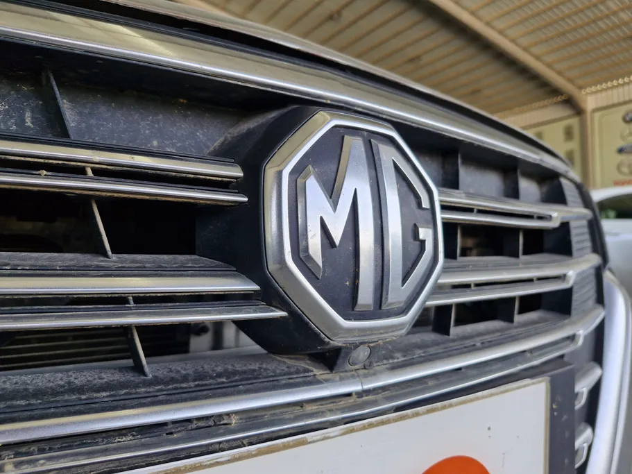 ام جي 5 LUX 2023 