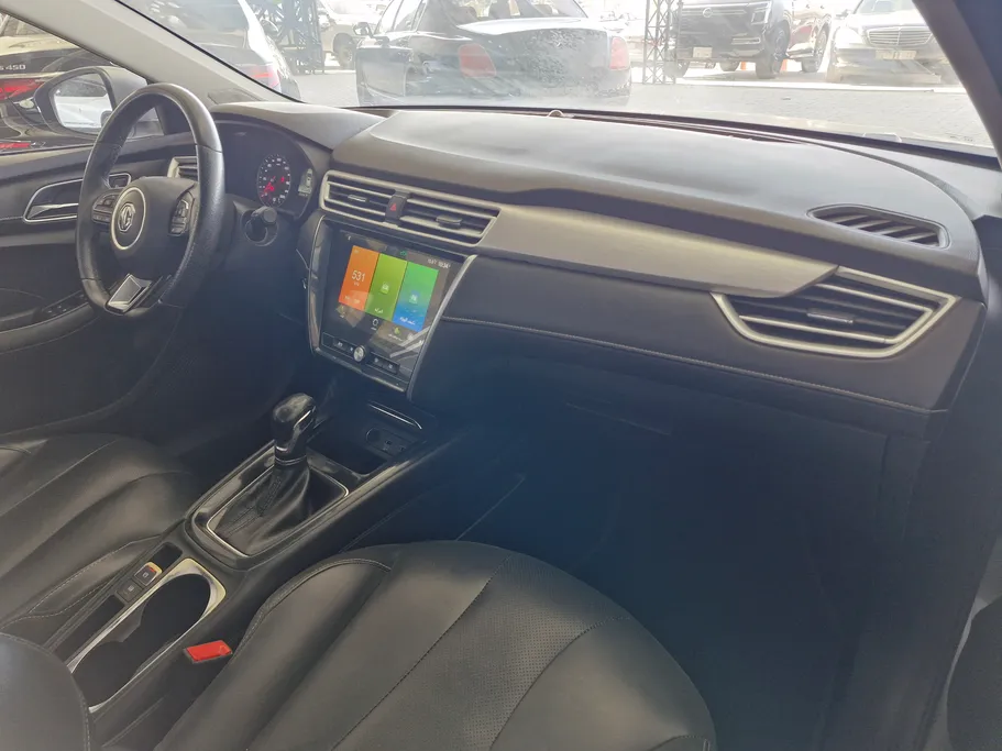 ام جي 5 LUX 2023 