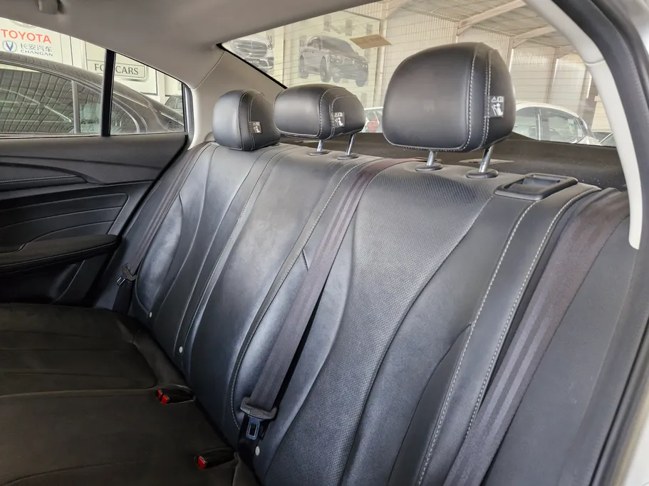 ام جي 5 LUX 2023 