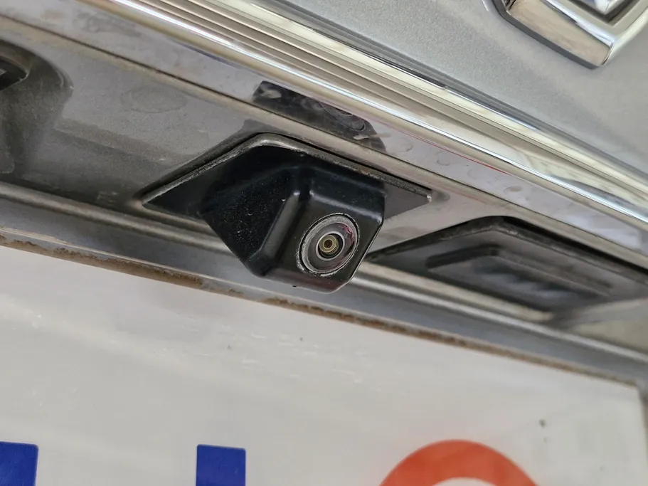 ام جي 5 LUX 2023 