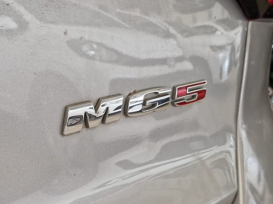 ام جي 5 LUX 2023 