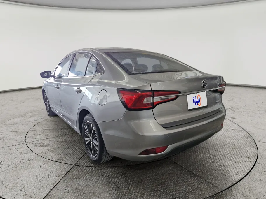 ام جي 5 LUX 2023 