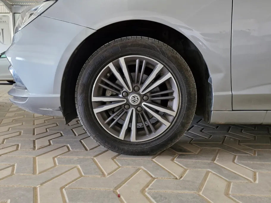 ام جي 5 LUX 2023 