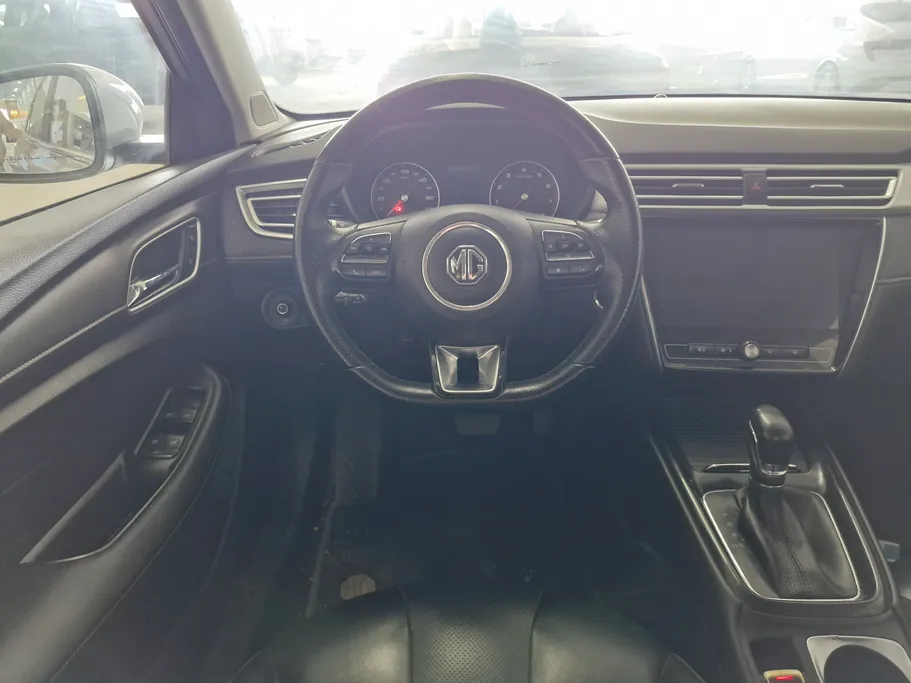 ام جي 5 LUX 2023 