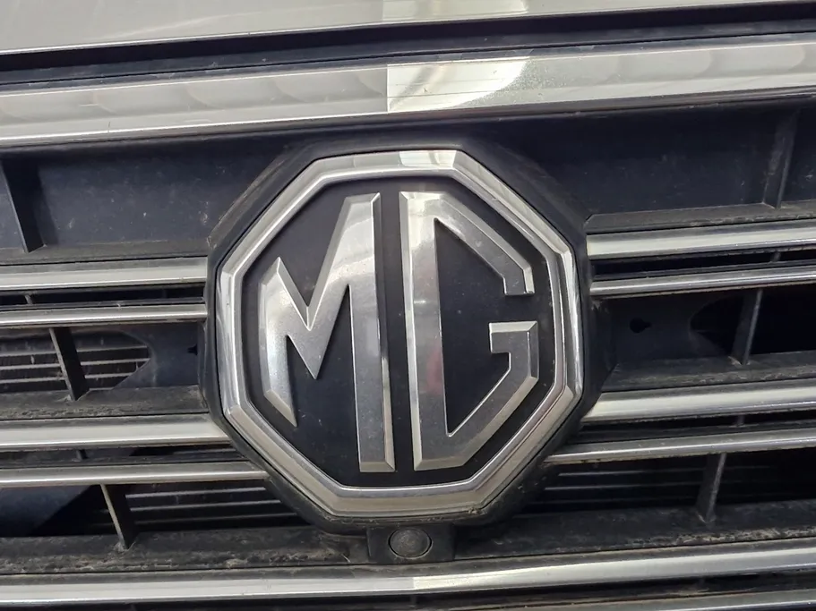 ام جي 5 LUX 2023 