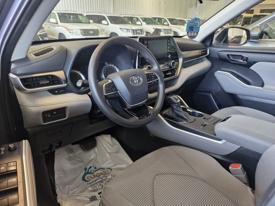 2021 Toyota Highlander LE 