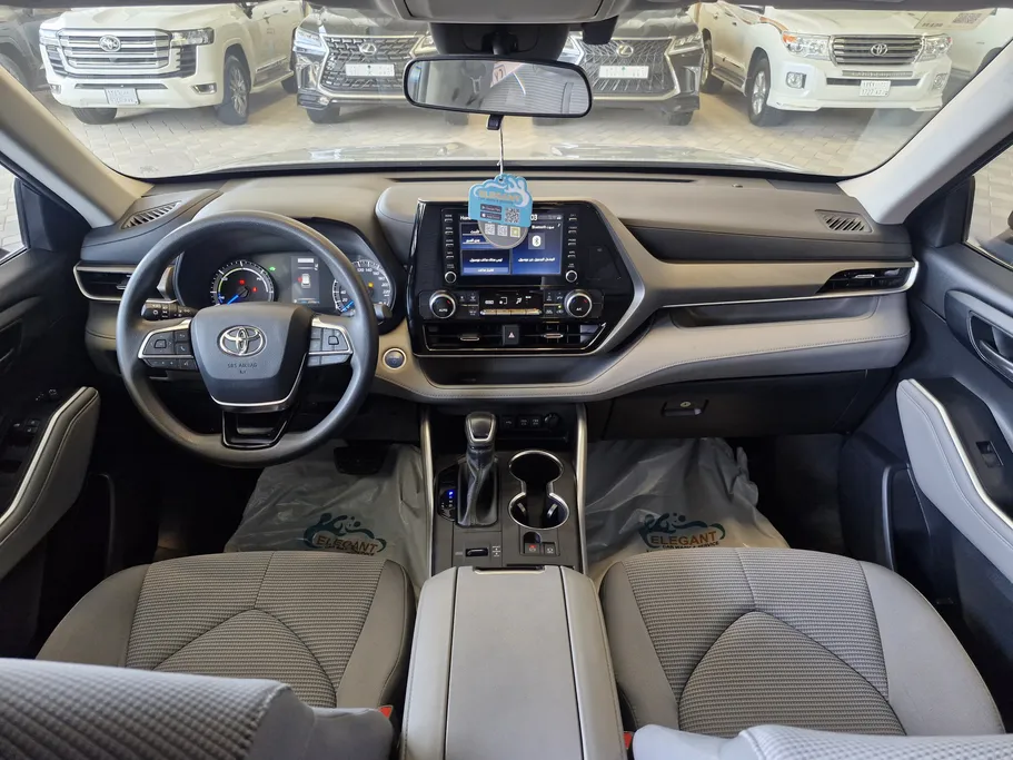 2021 Toyota Highlander LE 